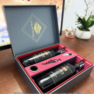 Set quà tặng hộp 2 chai rượu vang Pháp 1982 kèm phụ kiện